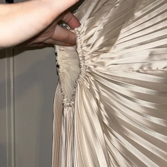 These Three Boutique cream dress new never worn size Small - Picture 8 of 8